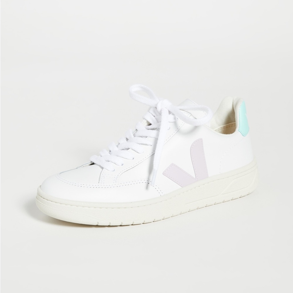 Veja V-12 with box. Very lightly worn